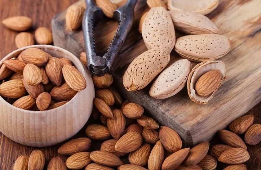 بادام سنگی شیرین انتخابی ارزشمند برای بازار داخلی و صادرات